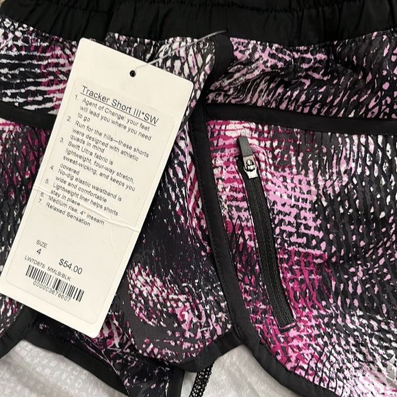 NWT Size 4 Lululemon Tracker Short III - Picture 3 of 5